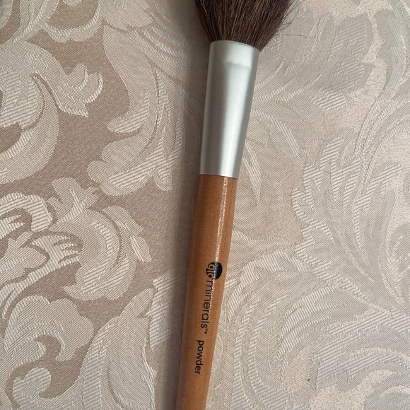 Glominerals Powder Brush - New; never used - Picture 1 of 3